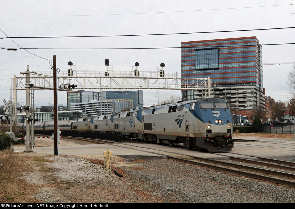 AMTK 25 leads train P092-19 away from the station